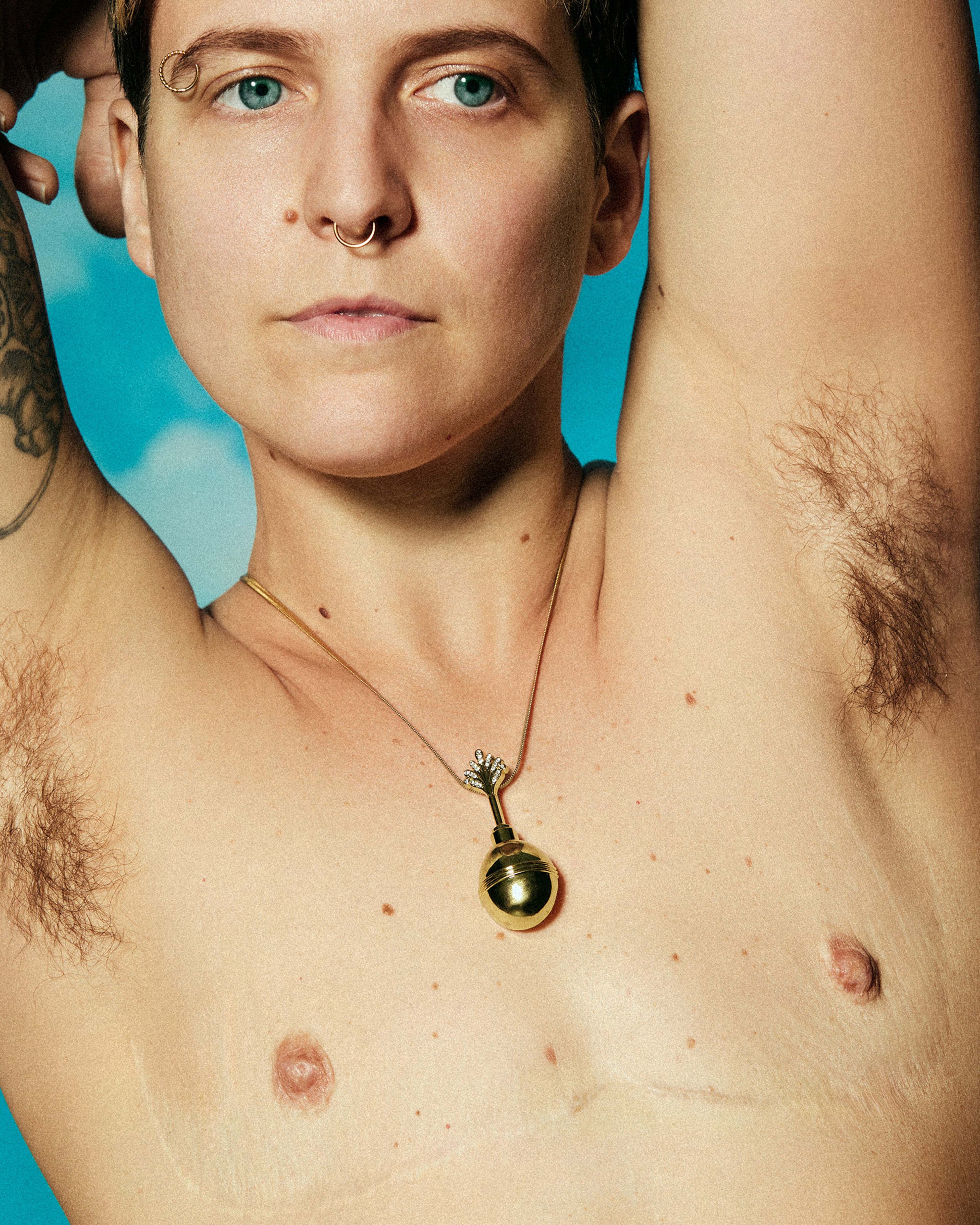 DOUCHE BROOCH